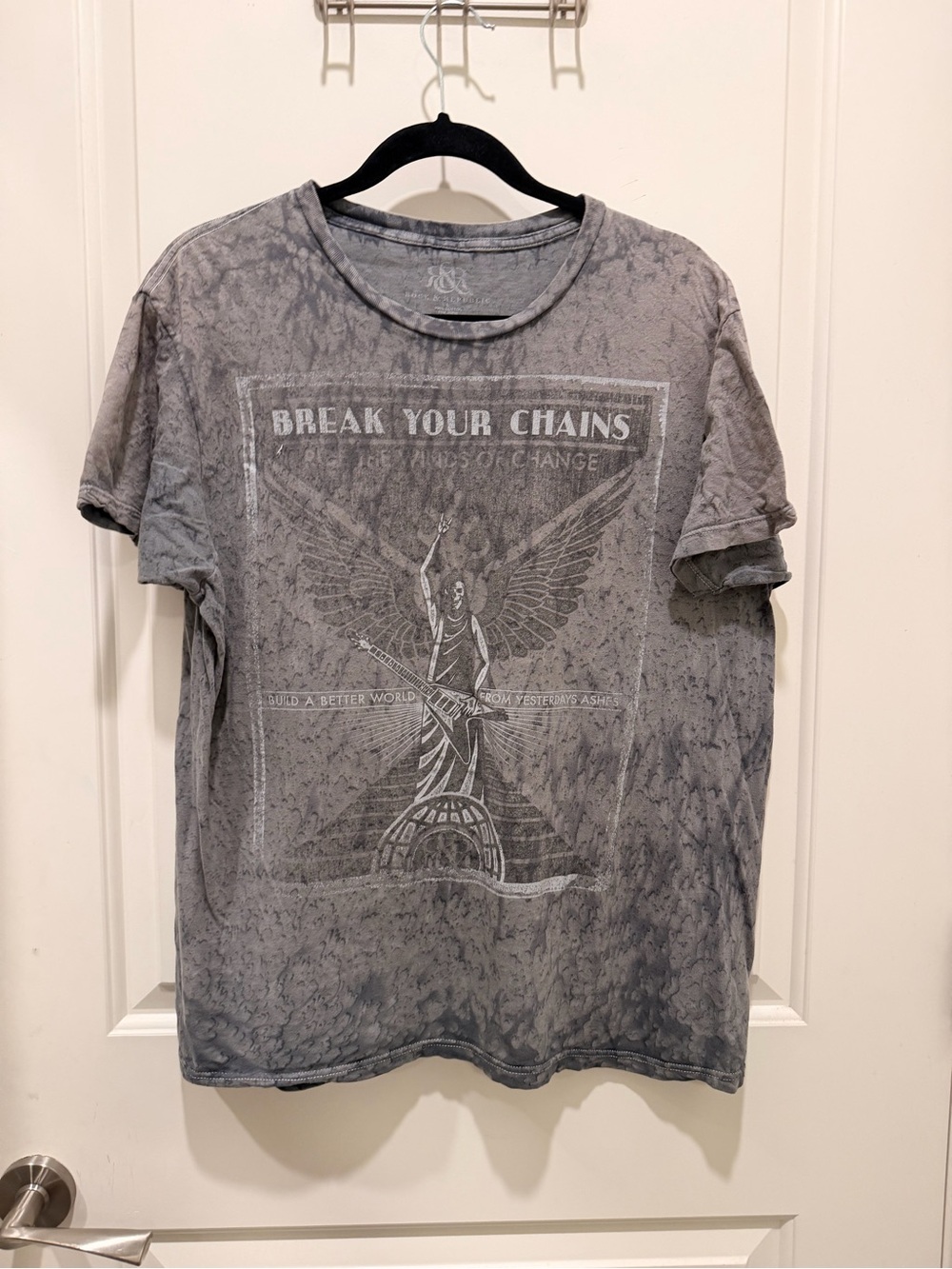Rock & Republic Break Your Chains T-Shirt Size L Gray
Graphic Cotton